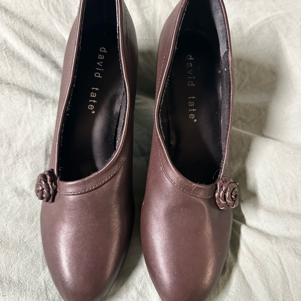 David Tate Brown Leather Floral Rosette Pumps